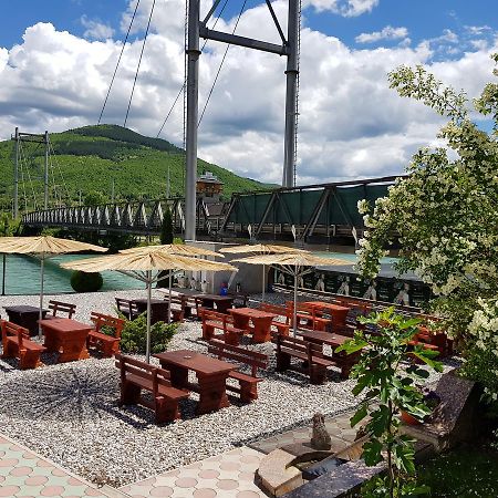 Pansion Basa Hotell Ustikolina Exteriör bild