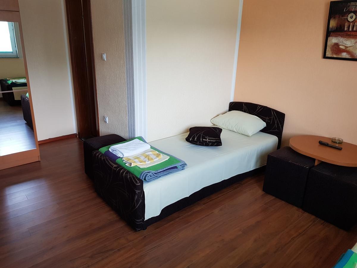 Pansion Basa Hotell Ustikolina Exteriör bild