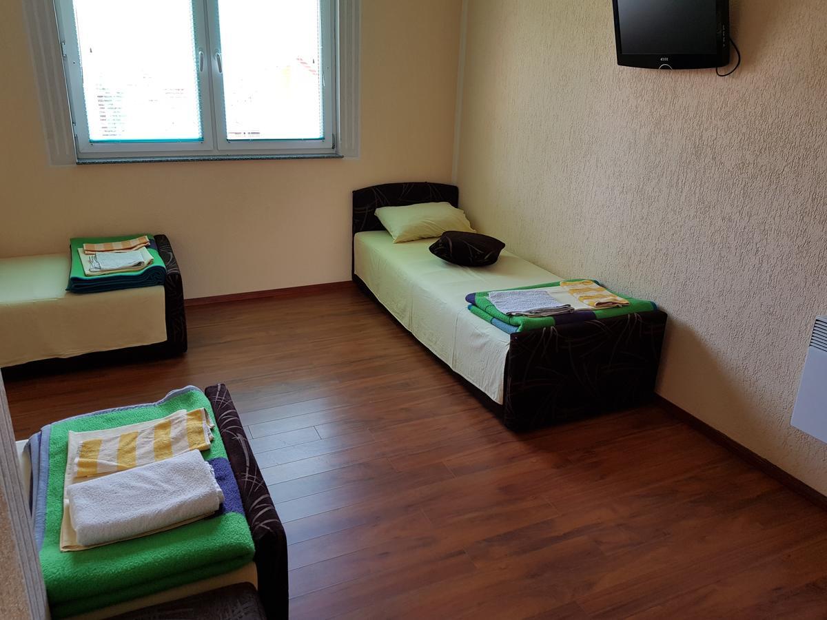 Pansion Basa Hotell Ustikolina Exteriör bild