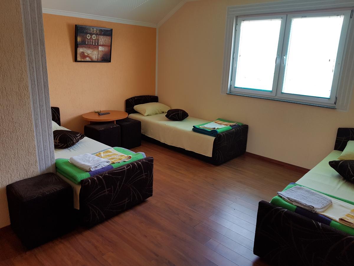 Pansion Basa Hotell Ustikolina Exteriör bild