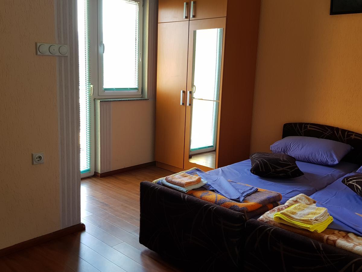 Pansion Basa Hotell Ustikolina Exteriör bild