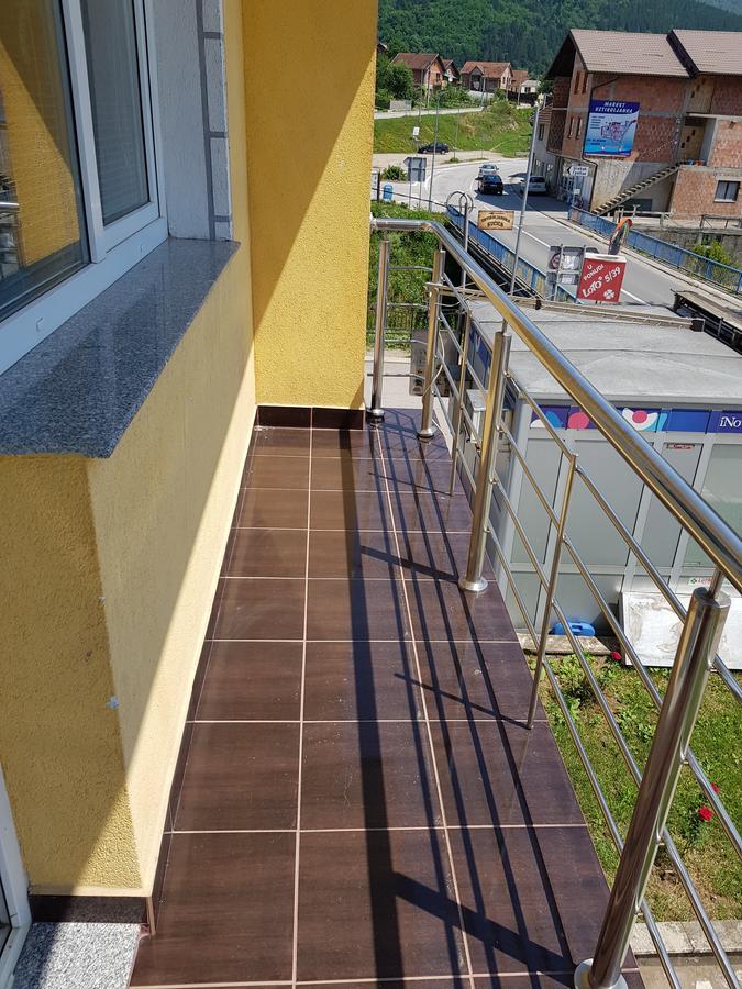 Pansion Basa Hotell Ustikolina Exteriör bild