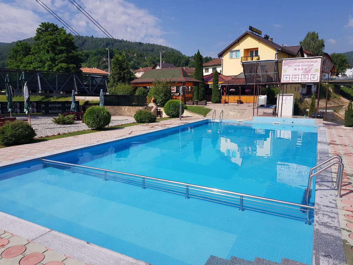 Pansion Basa Hotell Ustikolina Exteriör bild