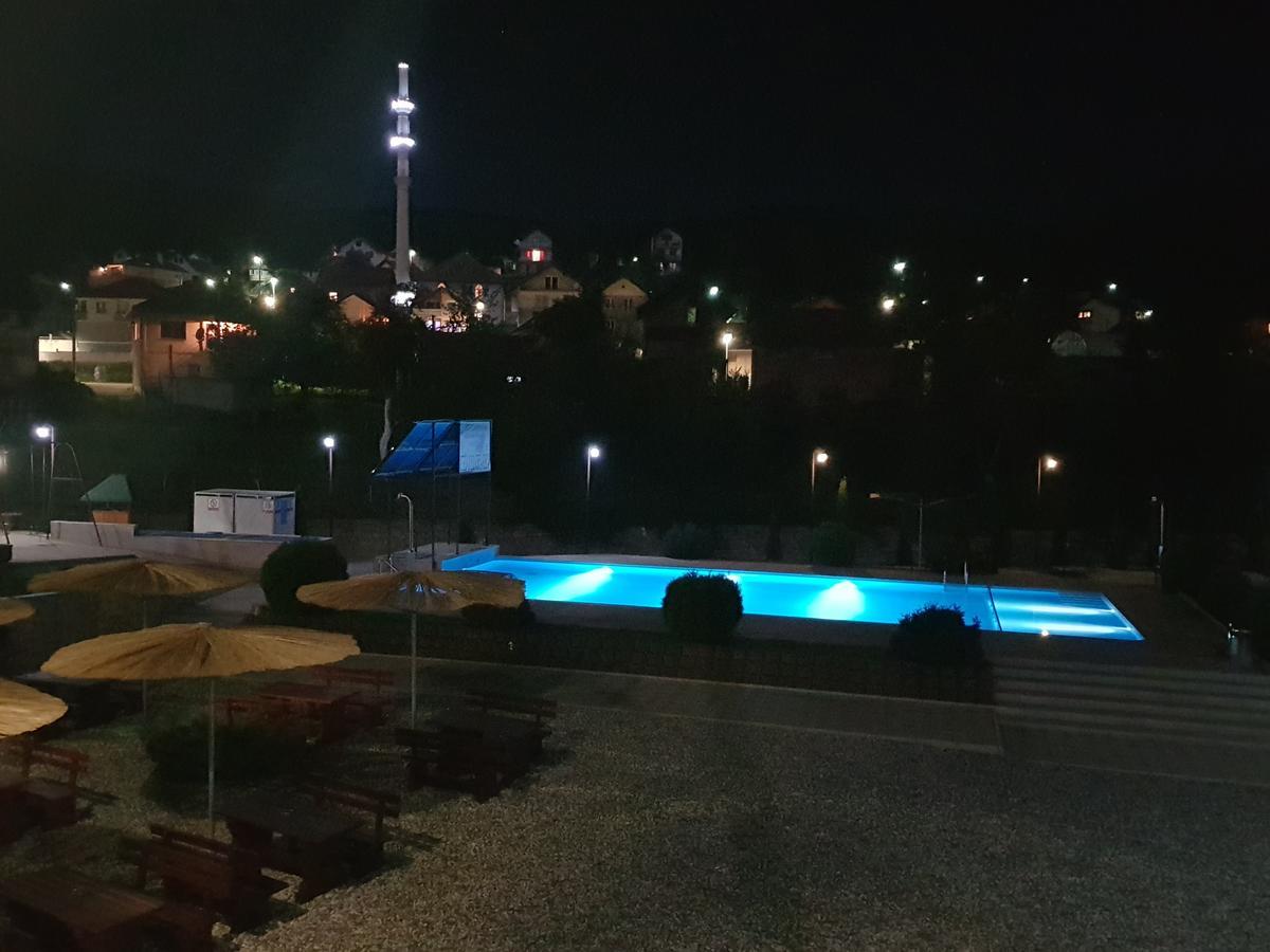 Pansion Basa Hotell Ustikolina Exteriör bild